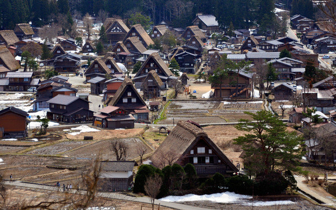 白川乡,白川乡位於日本中部的岐阜县白山山麓,是个四面环山,水田纵横