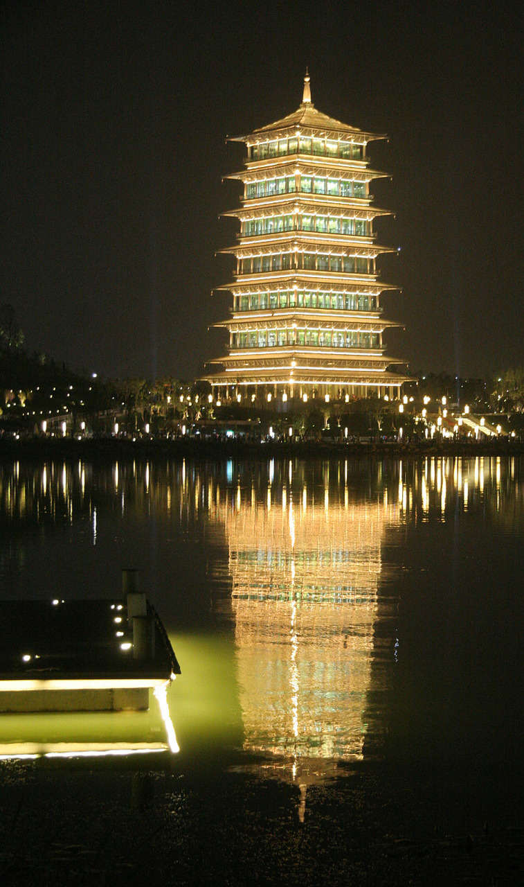 美好生活家# #旅游攻略#辽宁凤之翼位于沈阳世园会主入口广场,是园区