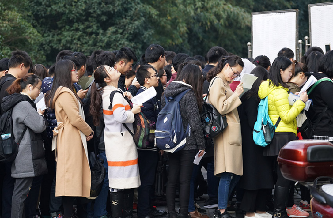 国家公务员考试:行测考砸了,申论得高分能进面试吗?过来人:悬