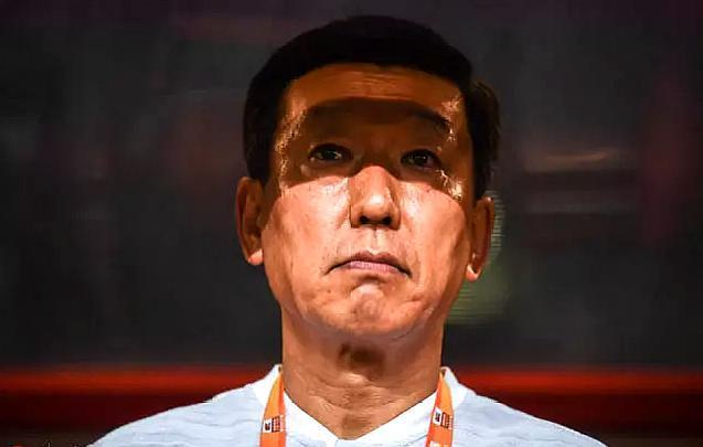 今日神吐槽:亚洲最佳教练黯然下课,大连队长哭成泪人:我们的压力都是