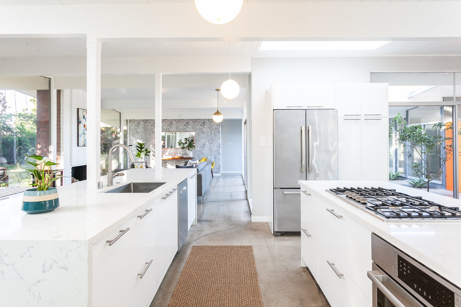 150㎡的铁皮房子却有着300㎡的花园,生活简洁精致!