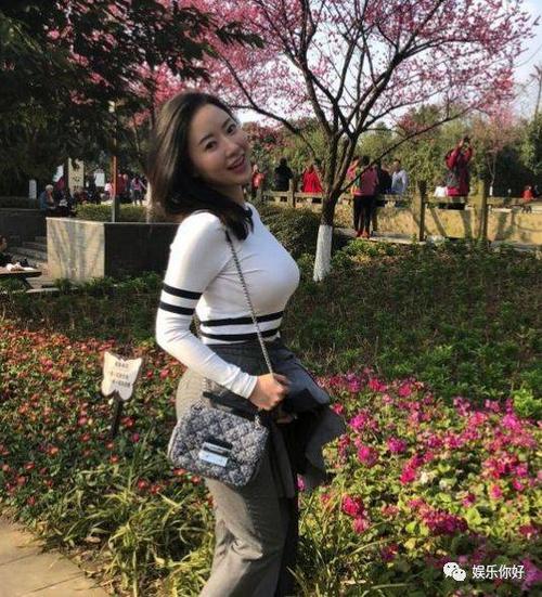 刘强东眼光可以,蒋娉婷人美身材好