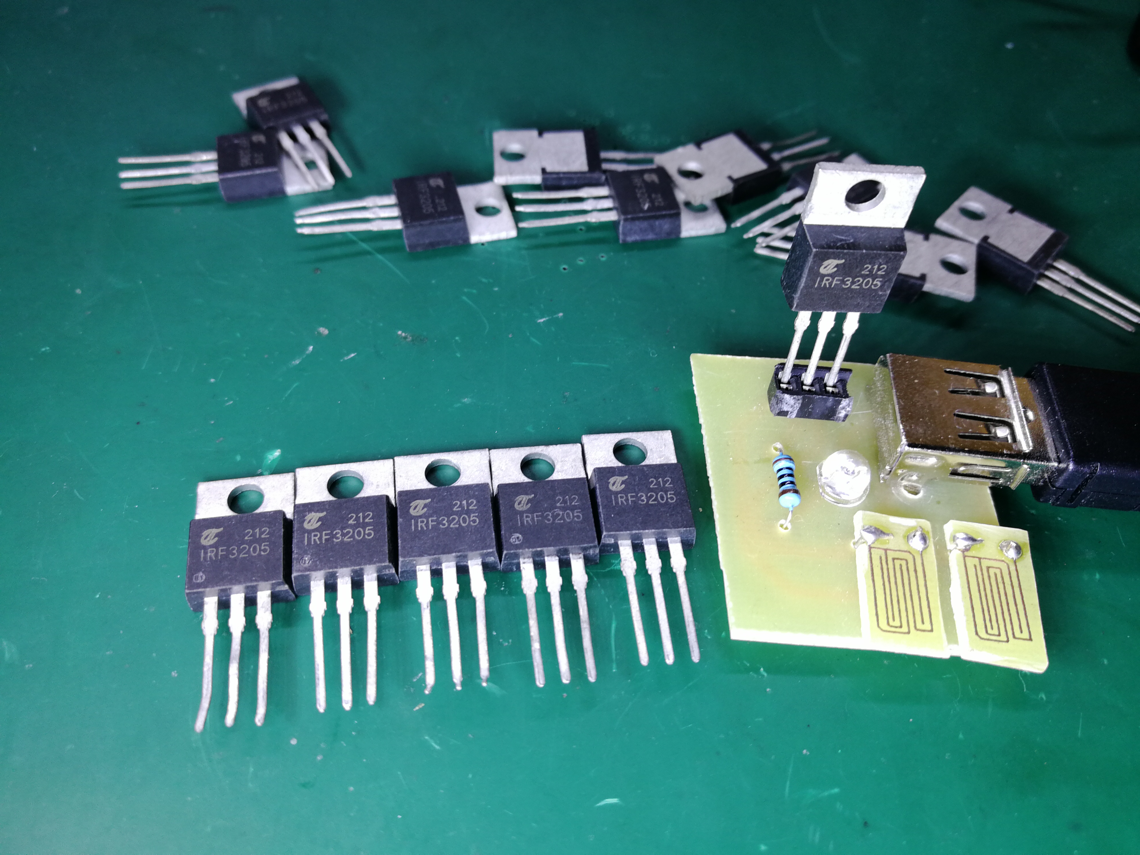 实物照片 来看看实际效果吧 准备检测的mos管