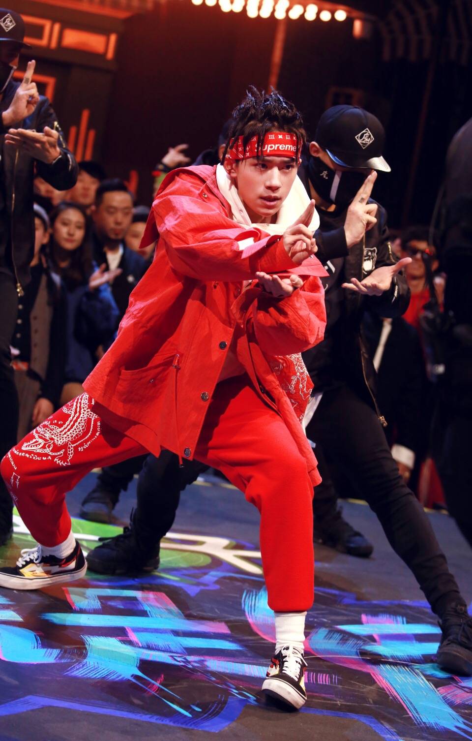 易烊千玺脏辫造型气场全开!街舞少年必备!