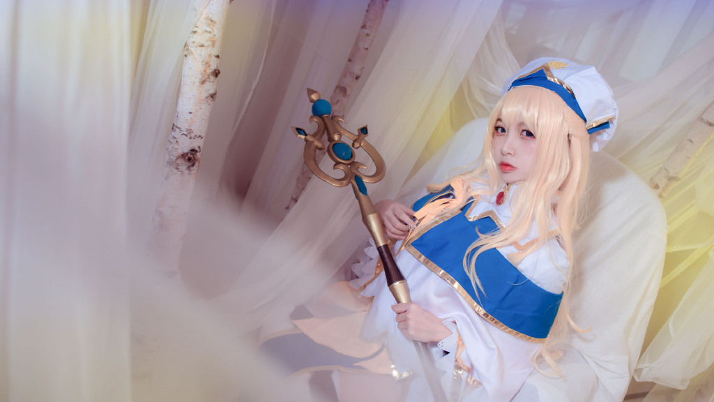 哥布林杀手女神官cos:金发少女,会使用信仰地母神的教会法术