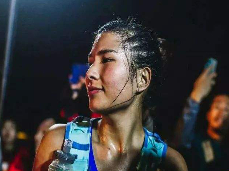 成都马拉松李芷萱夺冠,颜值与实力并存,马拉松女神你pick哪位