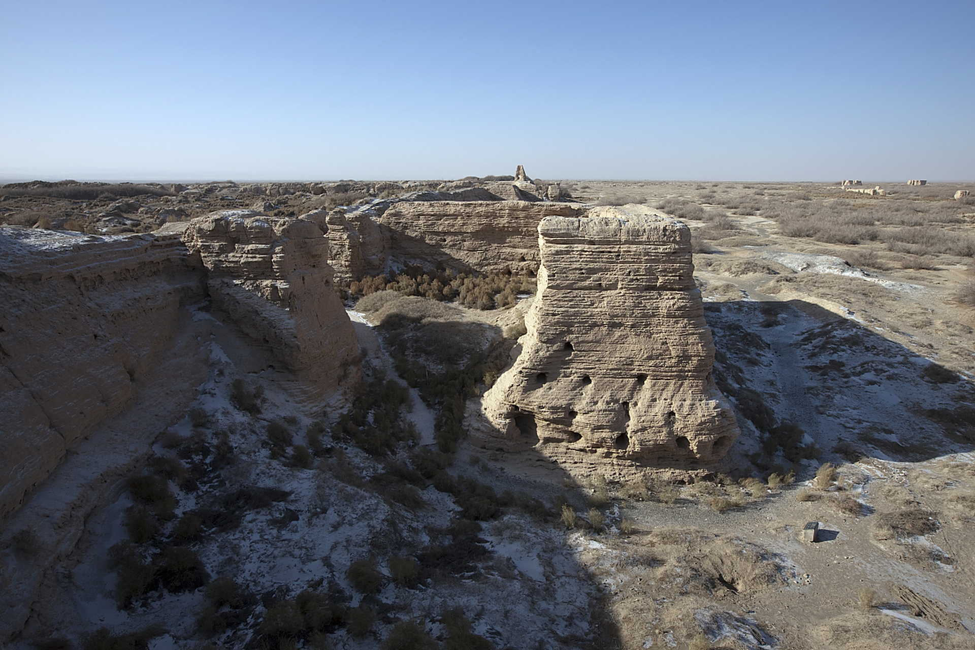 瓜州县是甘肃省酒泉市内一个充满历史和文化底蕴的旅游胜地,拥有