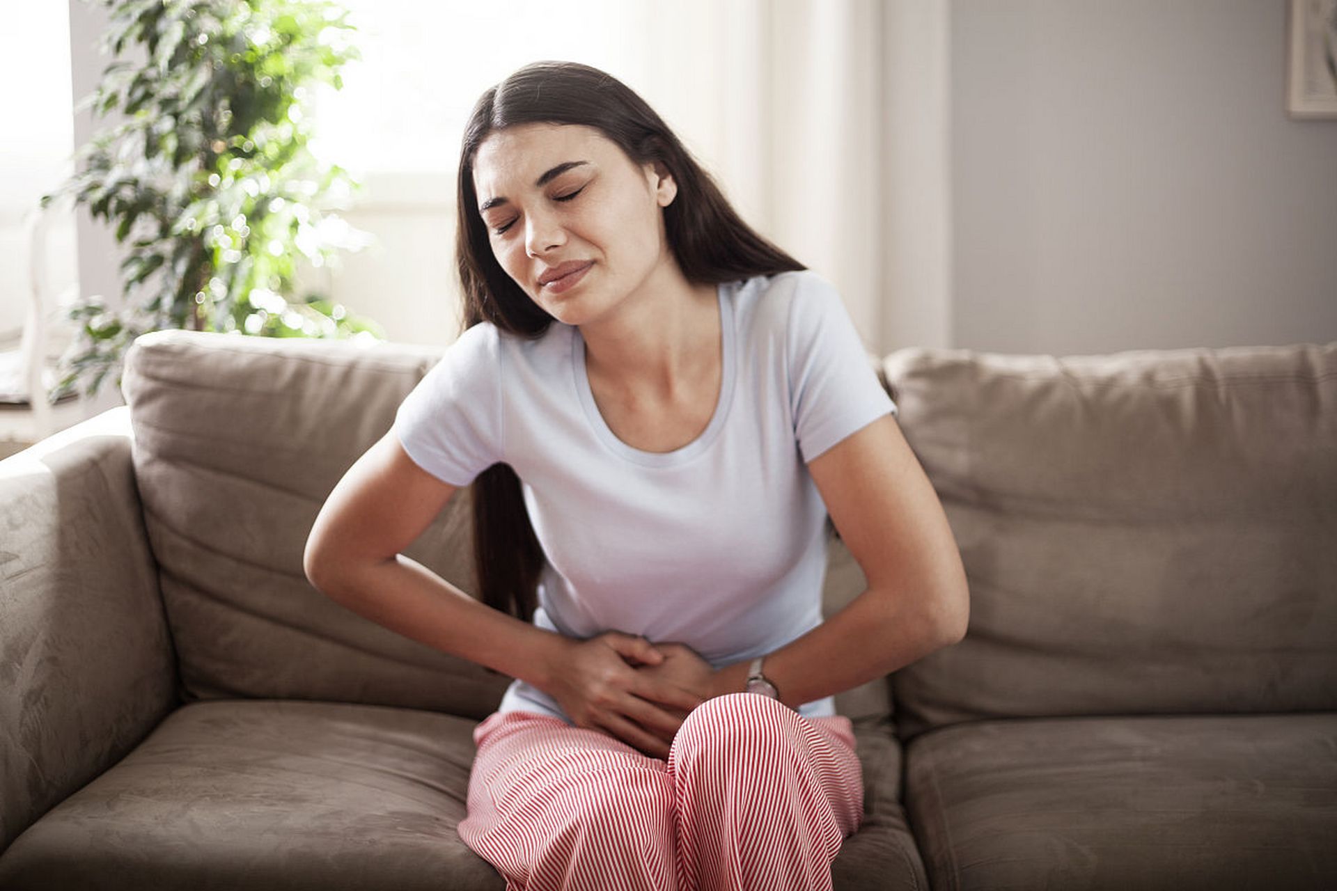 女人如花阳光呵护#  腹痛和子宫疼有一些区别,腹痛通常出现在腹驳的