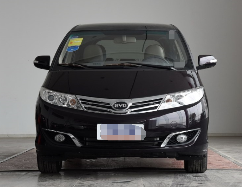 外观时尚大气的比亚迪m6,沉稳中带着锐利,非常不错,很让人着迷