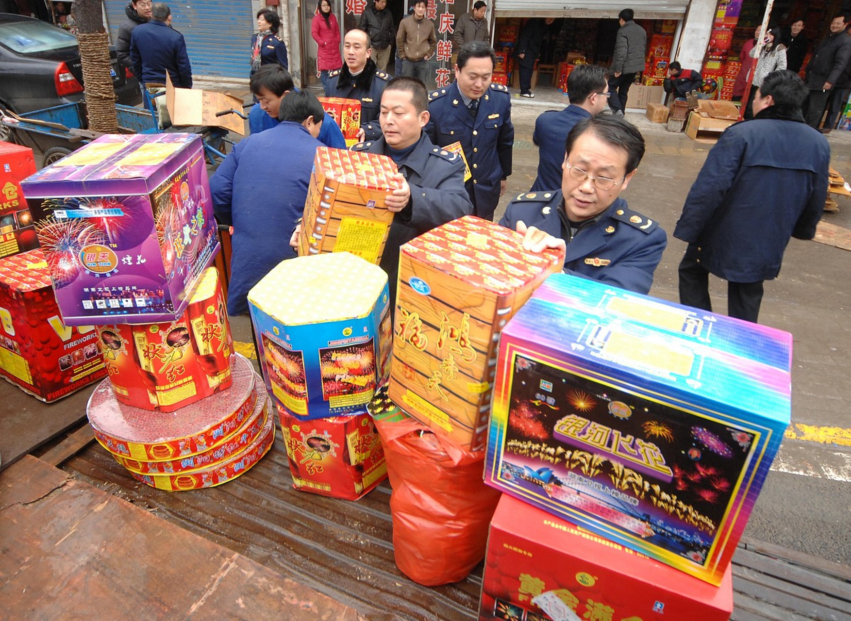 怎样识别假冒伪劣烟花爆竹产品?