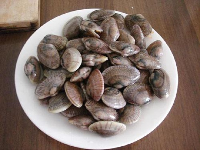 爆炒花甲前到底要不要过水?大厨教你一招,花甲既鲜又嫩还没有沙