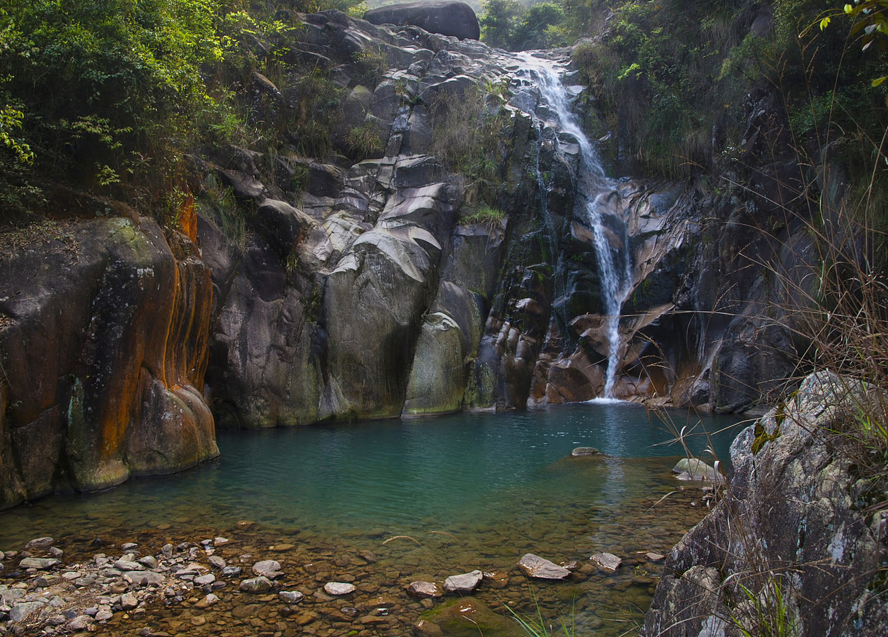 穿越时空的旅行# 在宁波北仑的九峰山,游客们可以尽情欣赏到山水弦览
