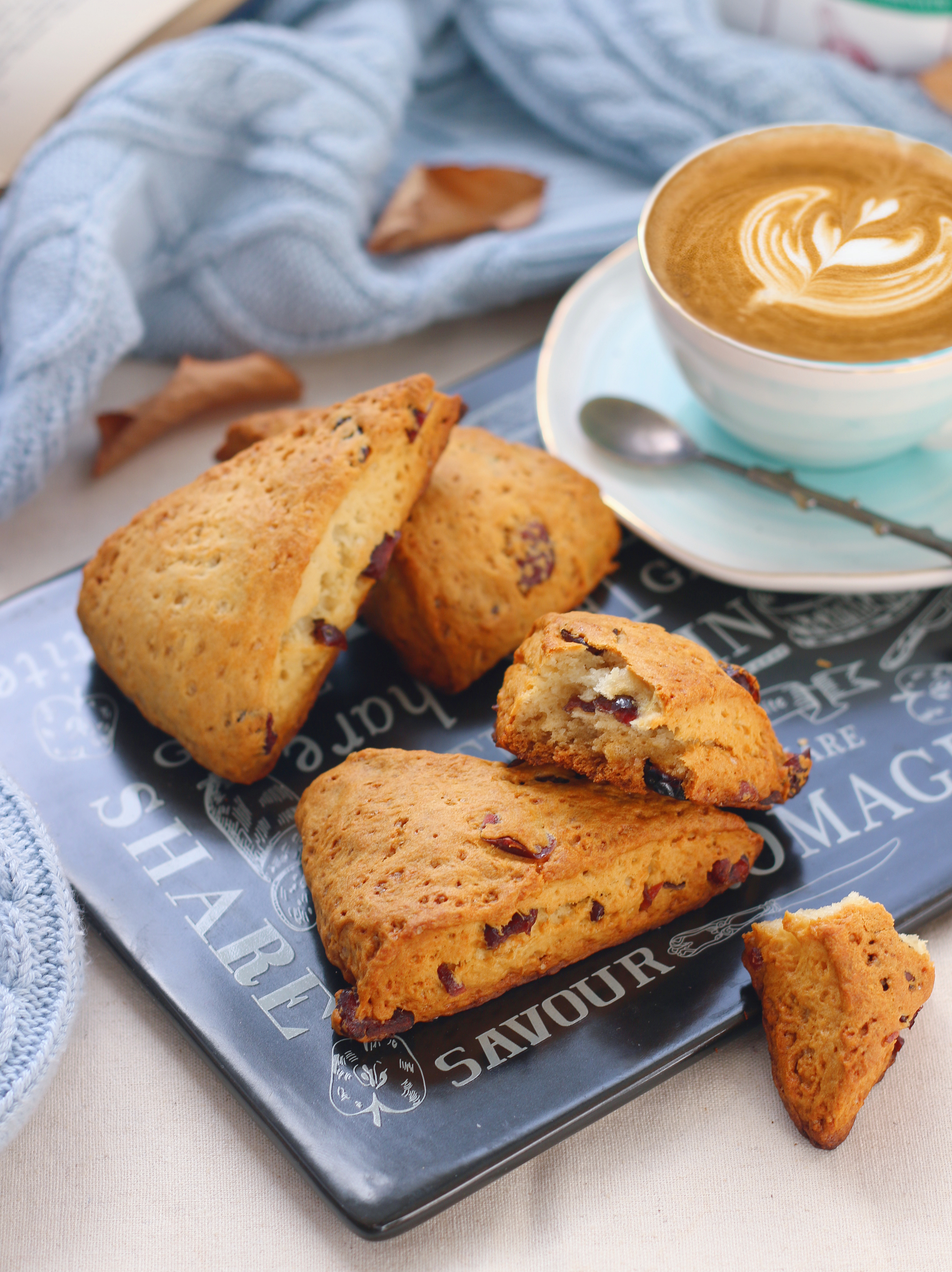 超美味奶油司康,口感轻盈奶香酥脆,简单易做下午茶点!