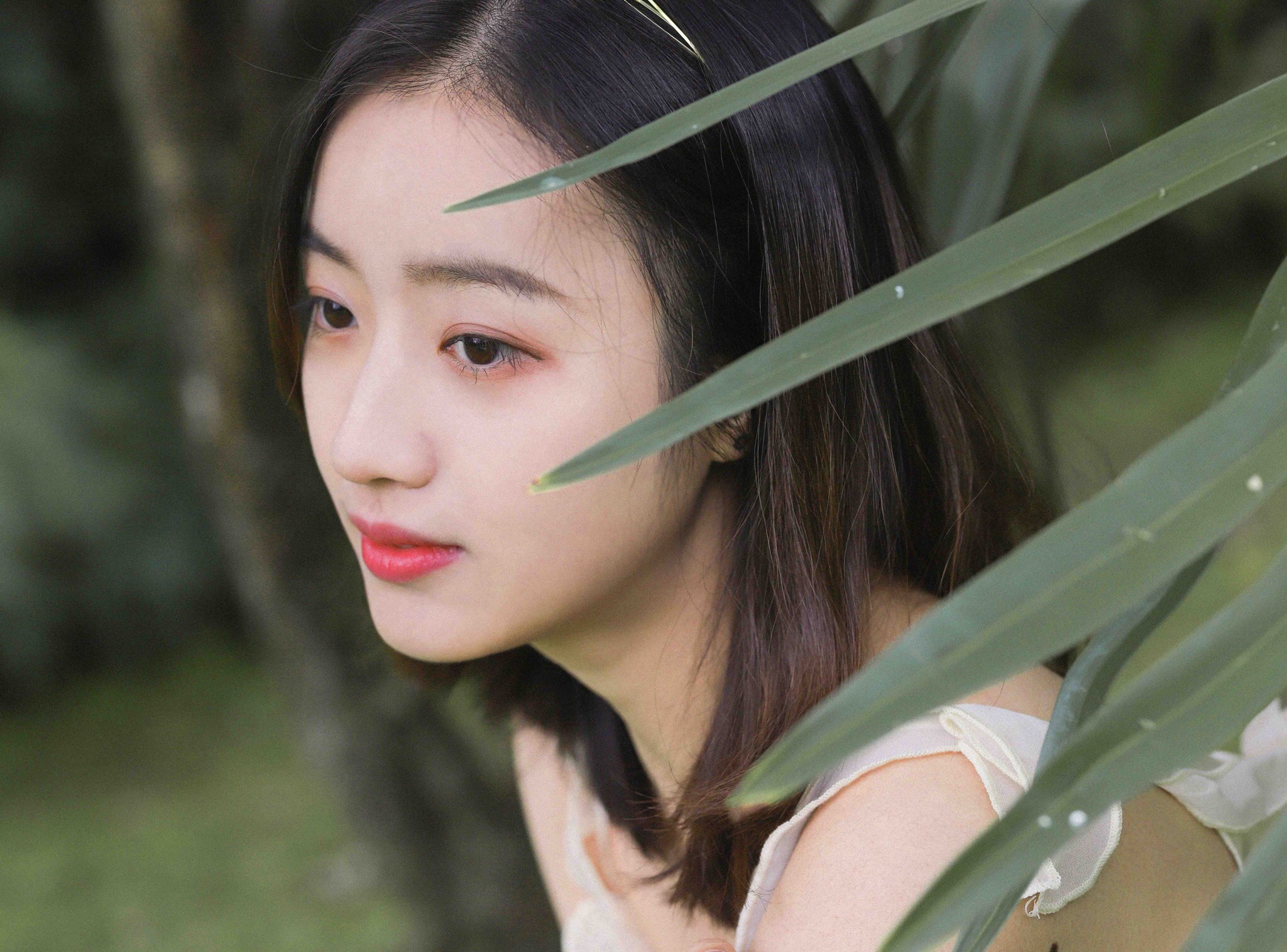 人像摄影 害羞的女友林中起舞