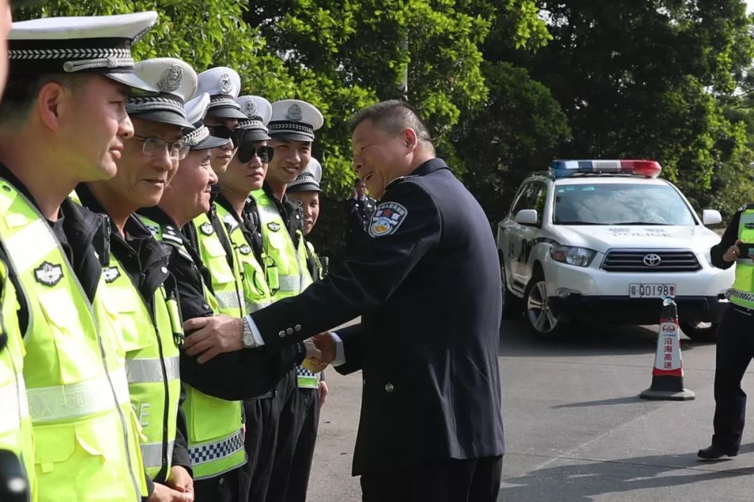 警营的一股暖流 梁进海慰问春节期间坚守一线基层民警