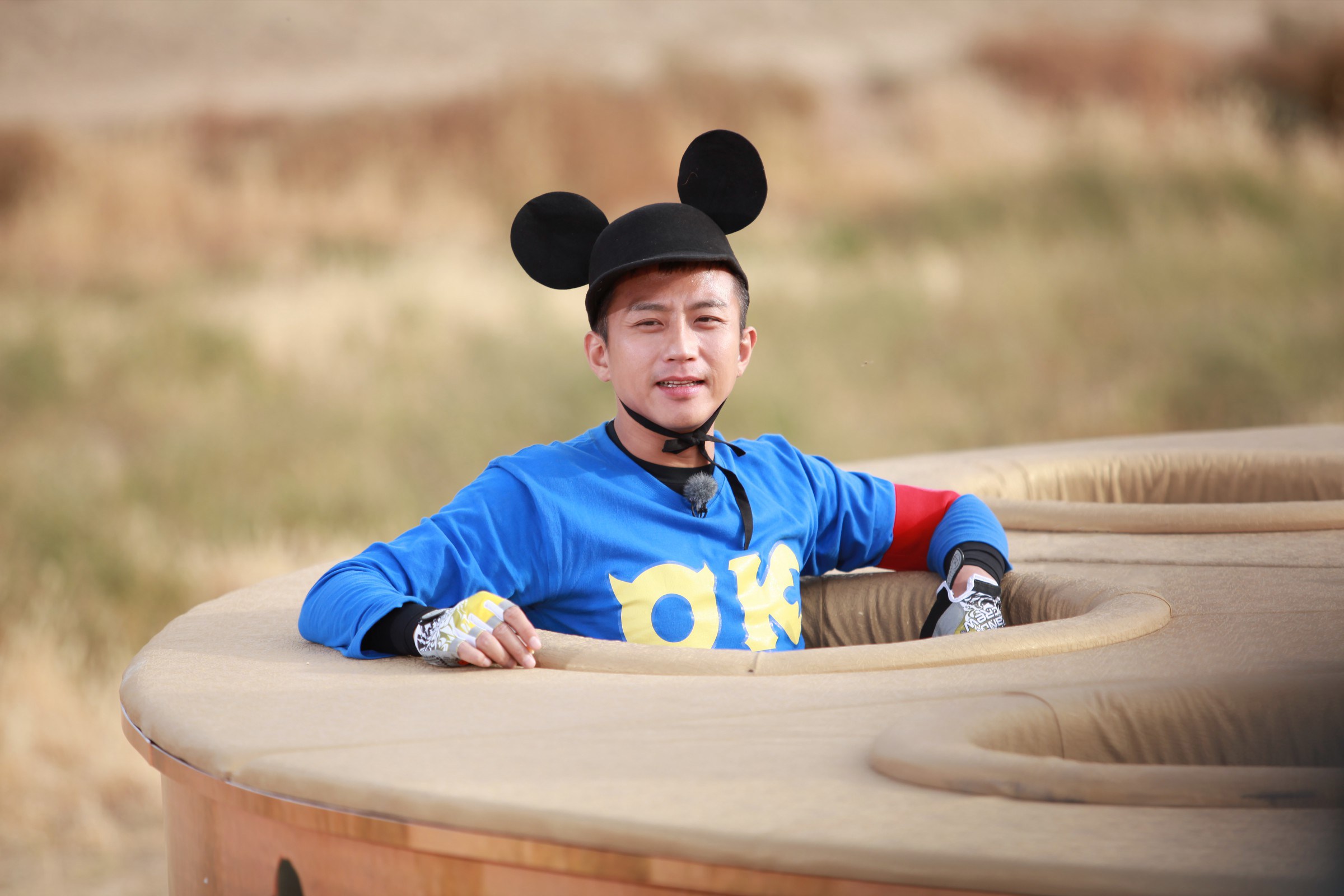 邓超:为什么不能竖着尾巴招摇过市,而要夹着尾巴做人