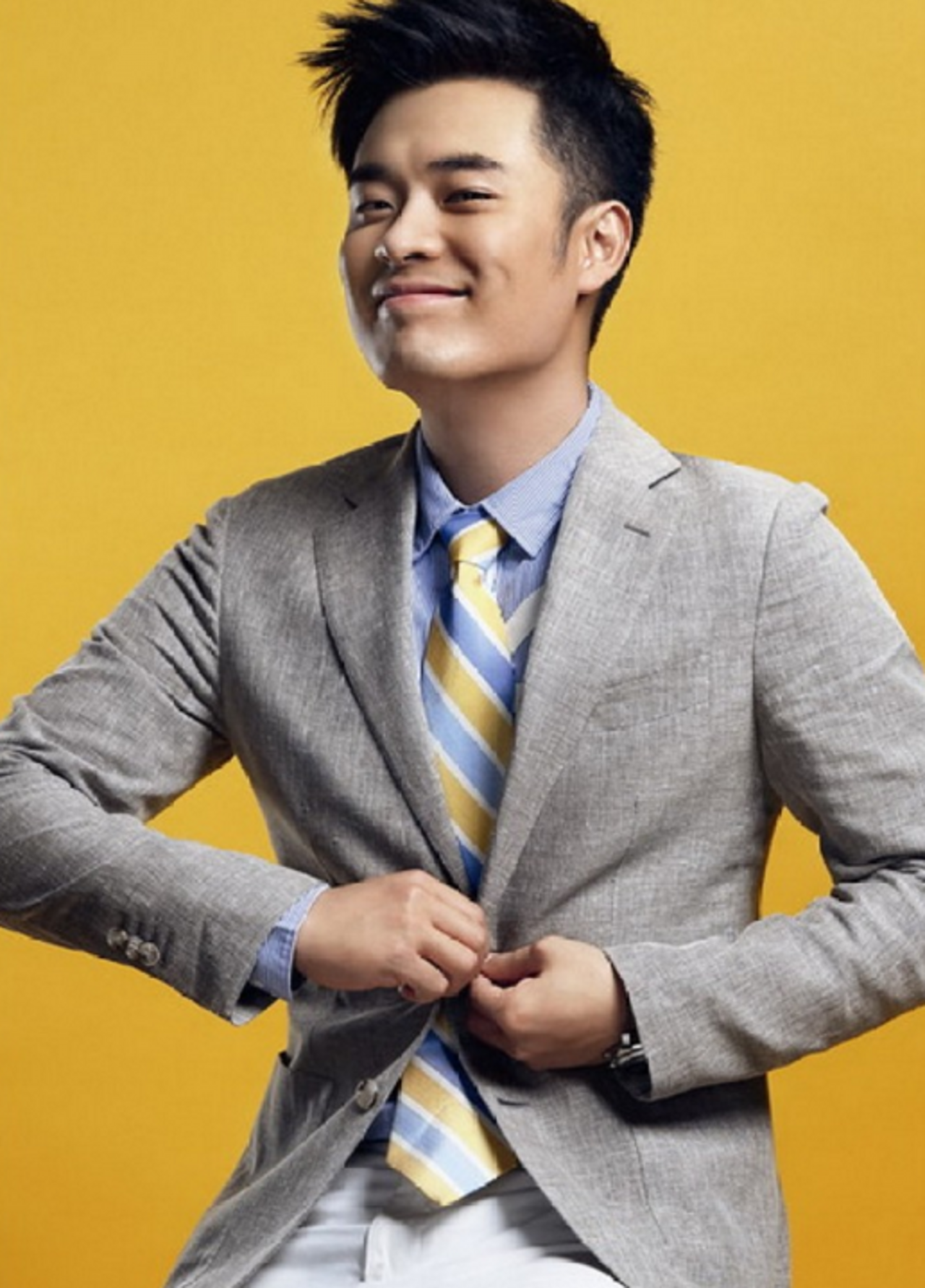 王祖蓝是港星哎内地开展,所以可能没有前面那几位有很高的成果,可是也