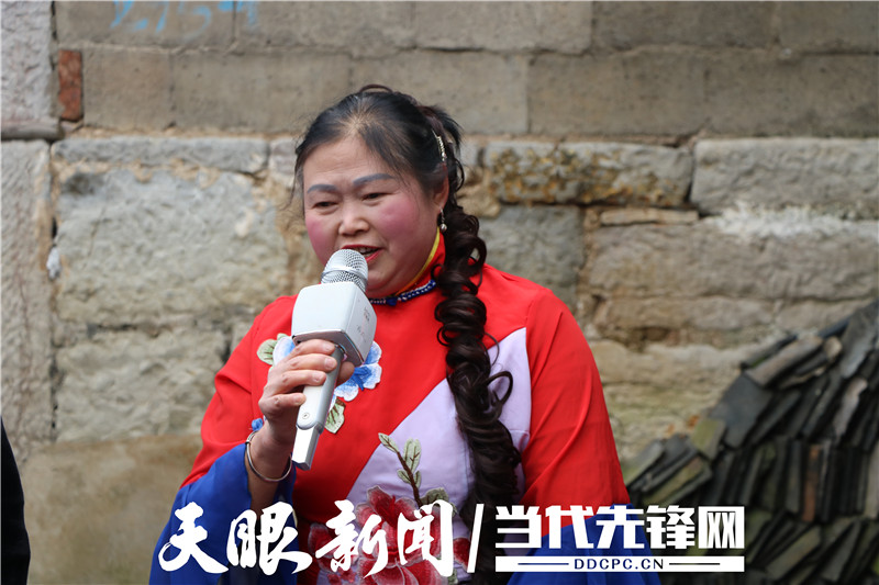 普定马官:花灯宣讲进院落 党的政策传万家