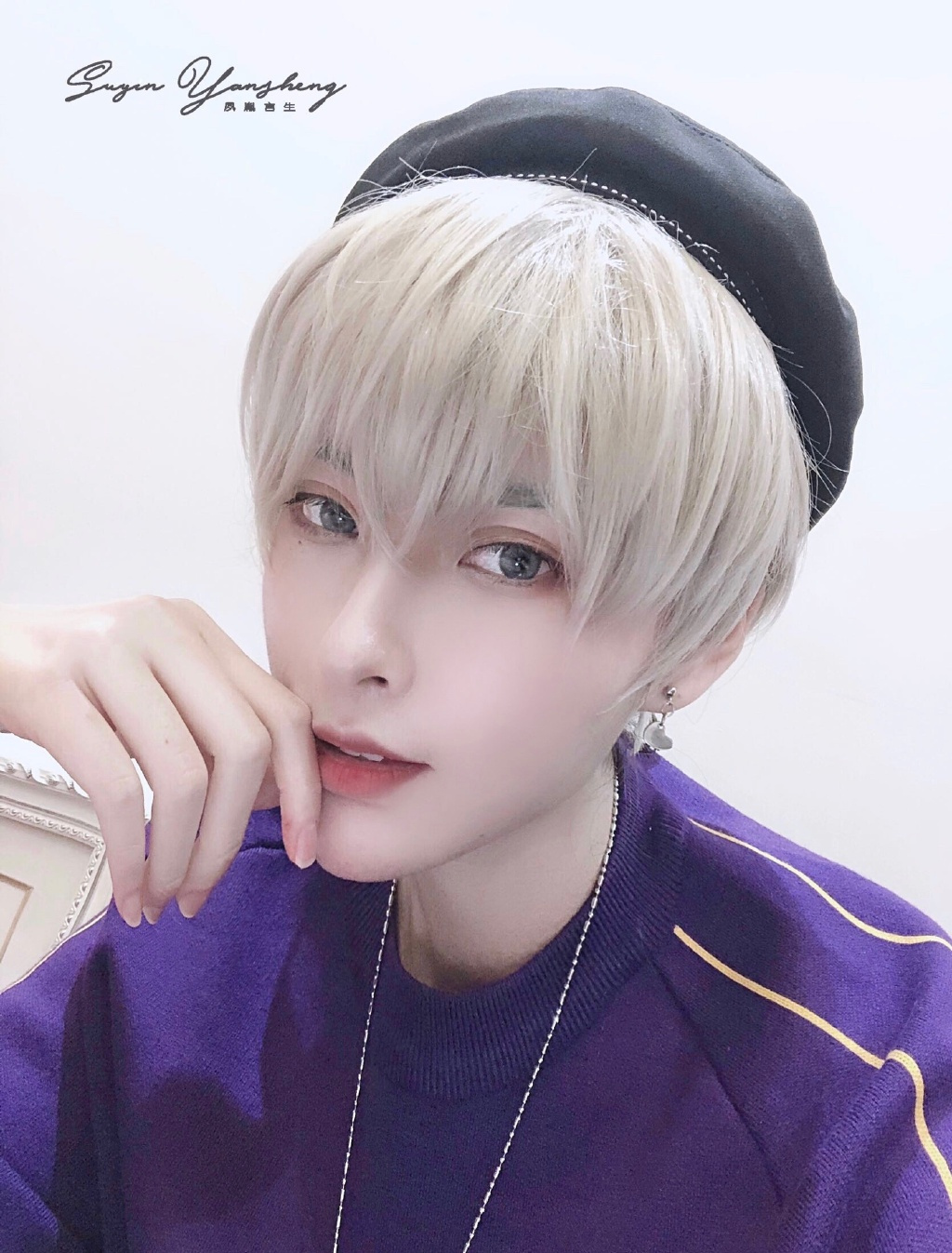 真的一点也看不出来是女生,看多她的男装照,要被掰弯了!