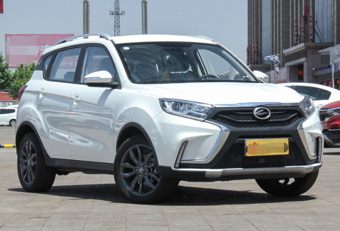 外观时尚潮流的陆风x2,整车设计很细心,气场也非常足