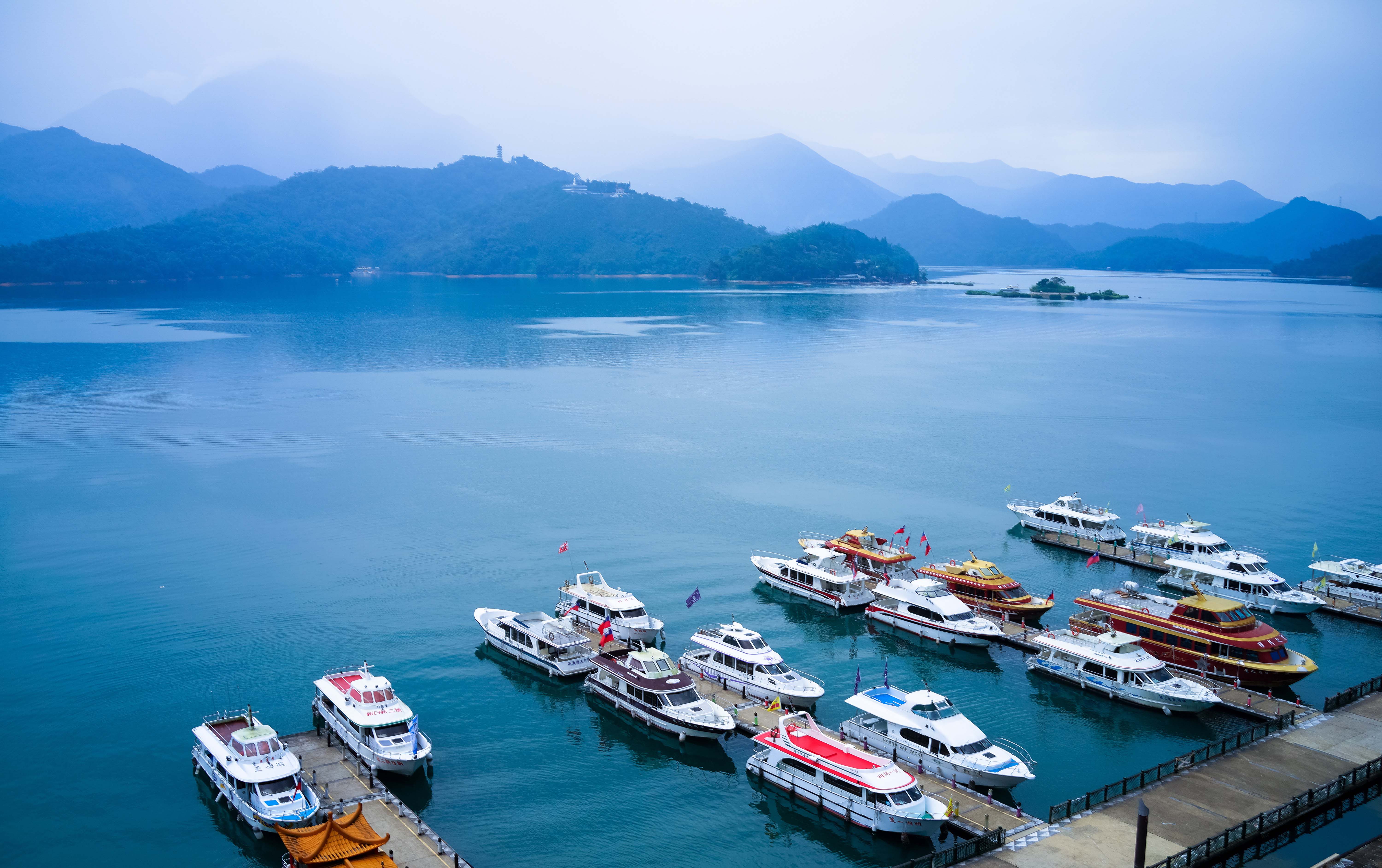 台湾风情:日月谭,名谭抱珠之态,山自空灵水自闲