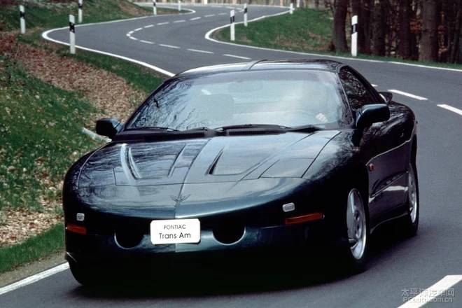 拿保温杯泡枸杞的你 还记得《霹雳游侠》里的这台车吗?