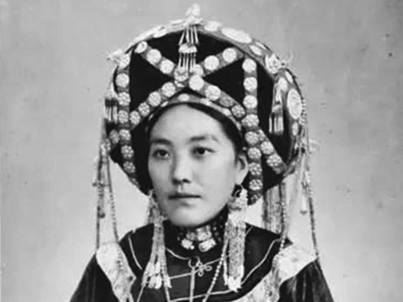 彝族末代女土司杨代蒂传奇人生:从五岁继任阿卓土司,到人民公仆