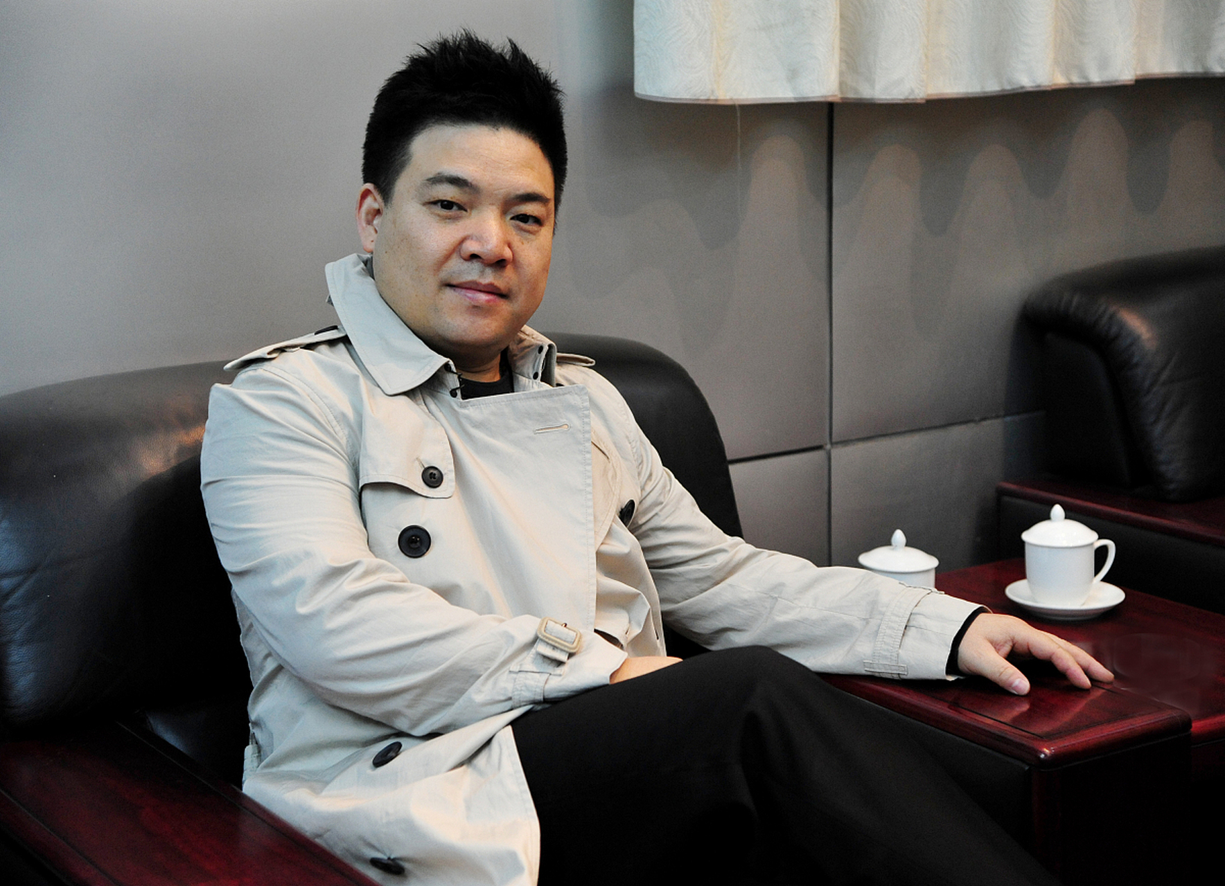 雪峰老师的万元志愿填报课在高考季火爆异常,一卡难求的现象让人咋舌.