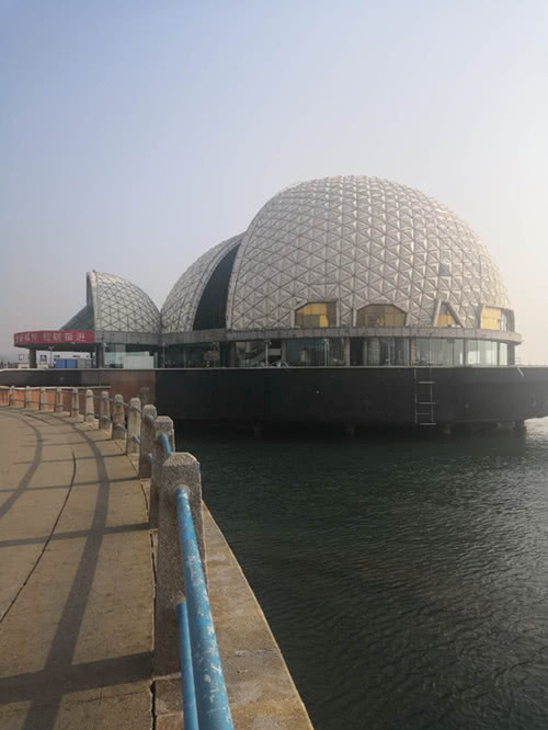 青岛海上皇宫:曾经风光一时,一顿饭吃掉几个月工资,有人记得吗