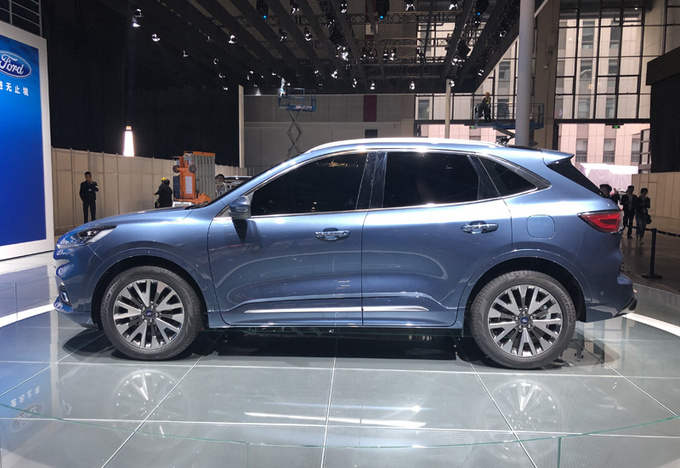 让大众探岳紧张的新对手来了,长安福特escape亮相