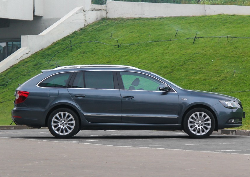 速尊2014款20t限量版硬朗的外观可以让人激发对汽车的喜爱