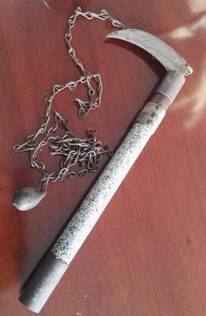 第四种,锁镰,很简单镰刀连上锁链,兼具了远距离打击,近距离防守打击的