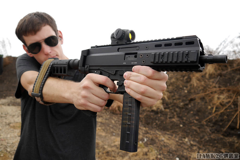 评测:b&t apc9冲锋枪 美军新型便携冲锋枪到底有多牛