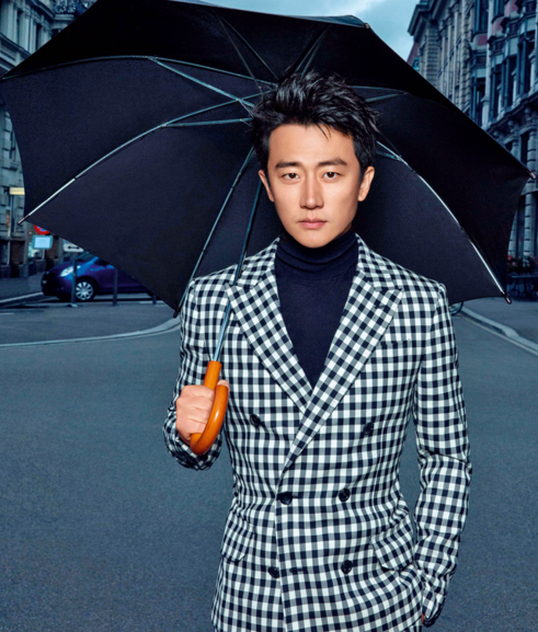 2007年,在剧情电影《地下的天空》中饰演男主角丁井