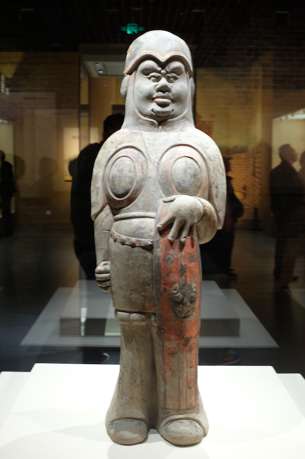 娄睿墓(北齐)按盾武士俑