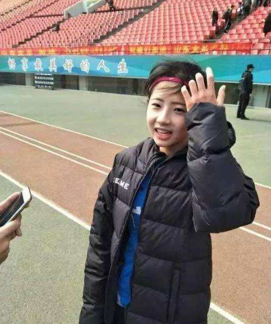 申花女足"美少女"熊熙人美球技高,曾获女乙金靴,如今目标冲甲