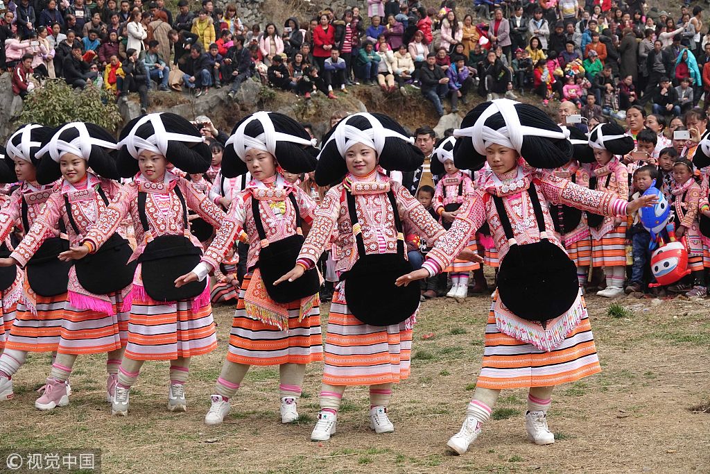 数万苗族同胞欢度跳花节