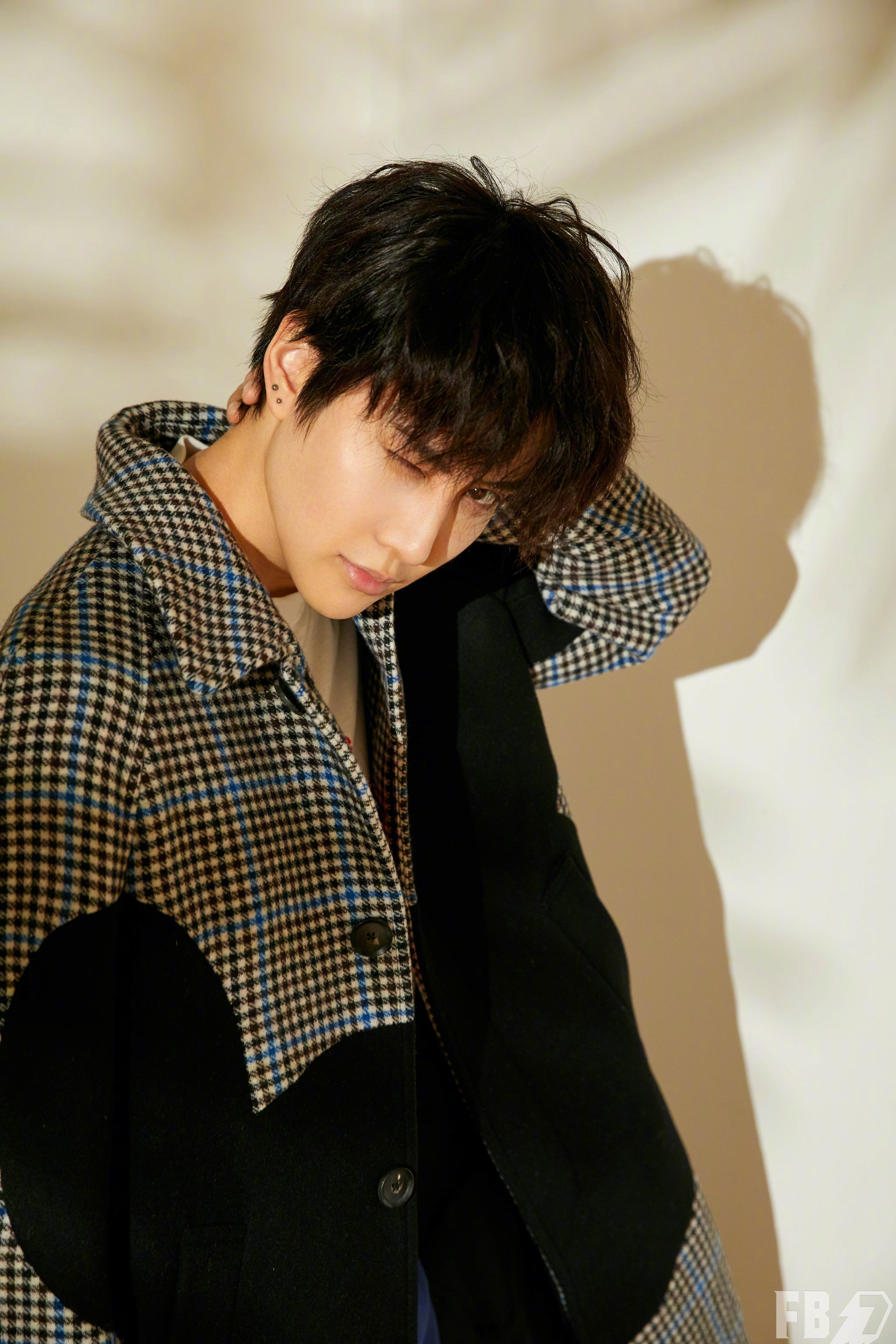 mike angelo街拍大片曝光 漫步街头演绎秋日浪漫