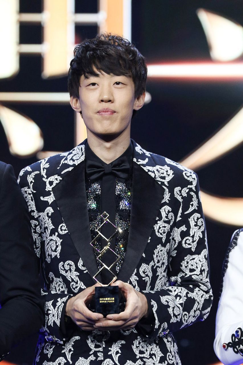 张国伟是一位著名的退役运动员#今日早安问候# ,也是一名短视频创