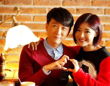 邓家佳宣布离婚,与圈外老公结束15年感情,两人和平分手