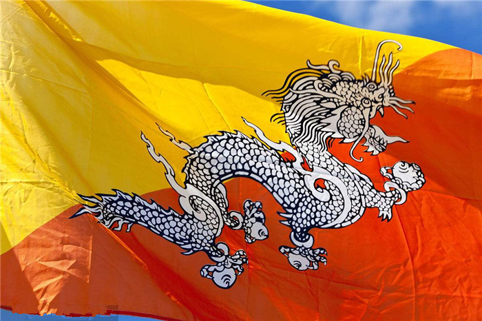 此邻国至今不与中国建交,却仍用着大清龙旗,他们很穷但很幸福