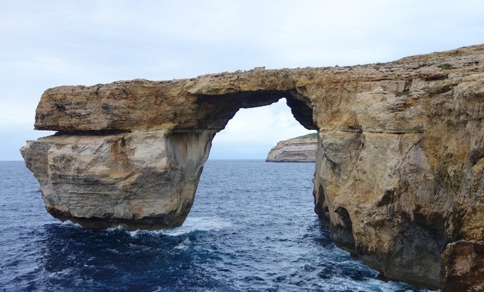 蓝窗是马耳他最著名的自然景观之一,现在已经坍塌消失不见!