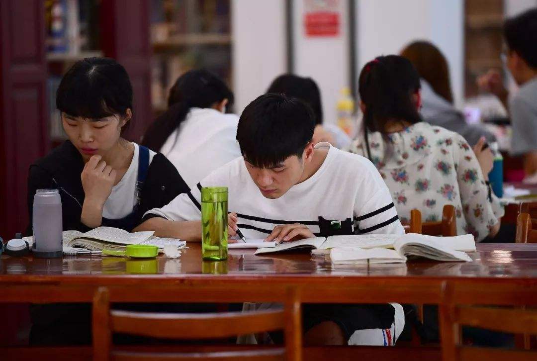 大专生只能做销售,工厂流水线?网友怒斥:胡扯!