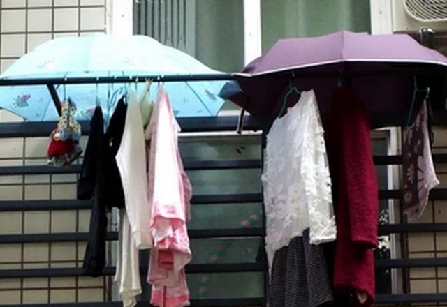 阴雨天衣服晾不干?学会这三个速干小妙招,衣服再厚也不用愁