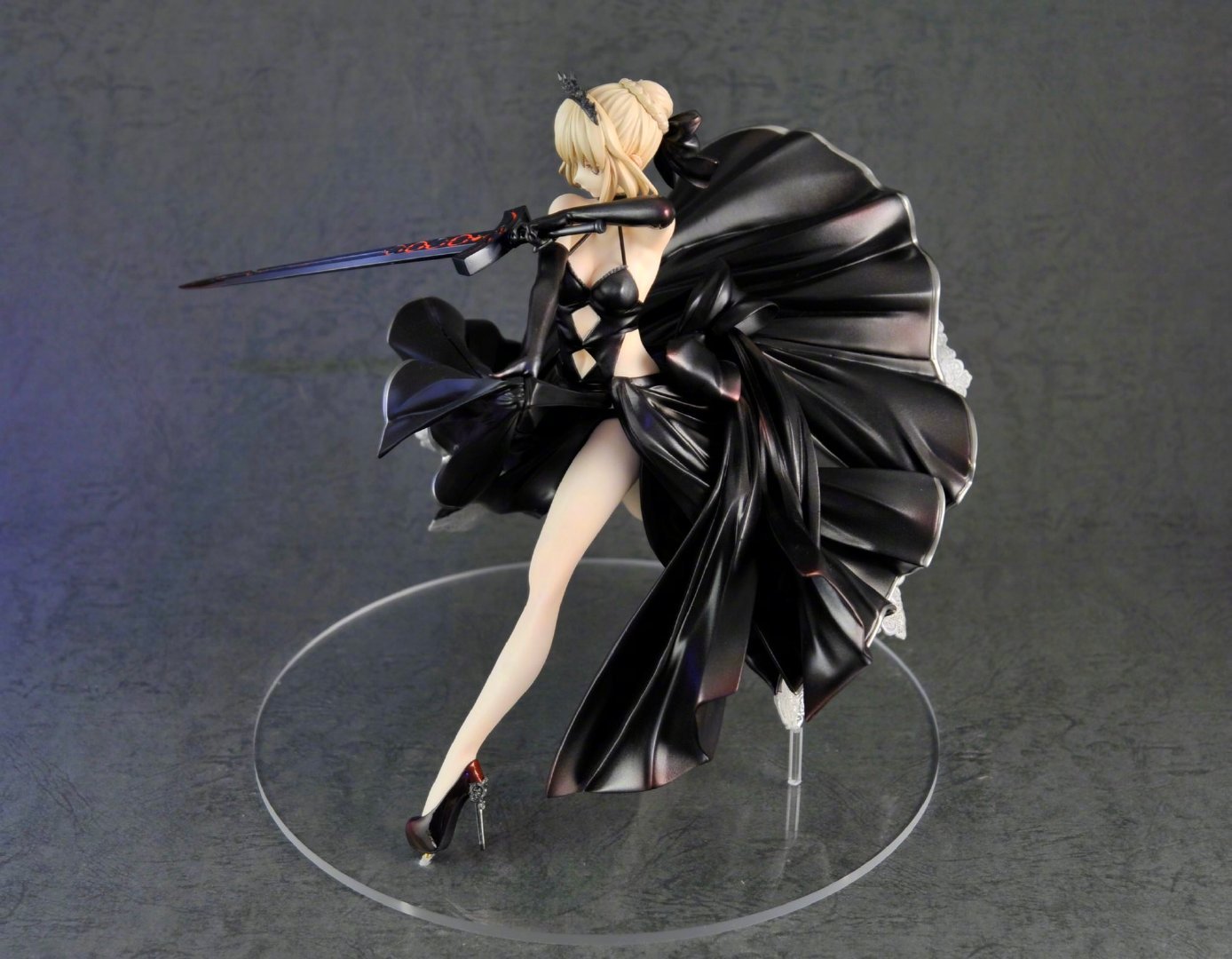 手辦鑑賞:男人喜歡黑暗,saber「alter」禮服手辦,裙襬又美又帥