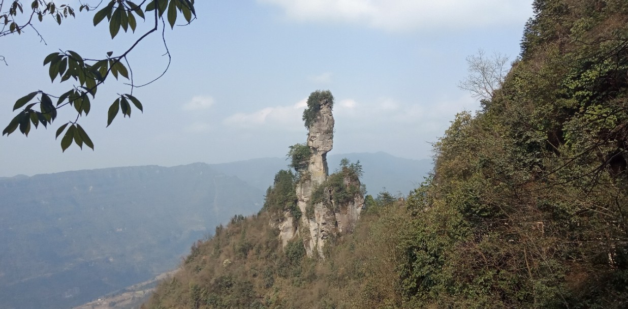 中国神奇的石柱之一,藏在重庆山区的男女石柱,是游客的绝佳选择