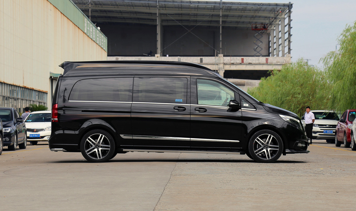 我觉得浙江卡尔森-v-class的外观就是那种特别耐看的,不是那种一眼看