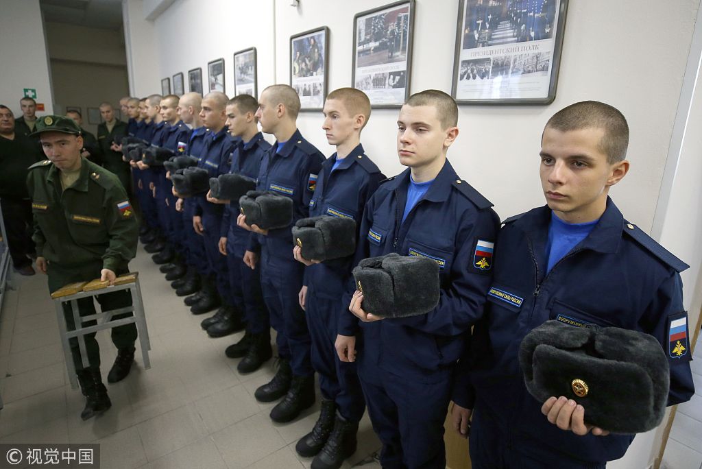 俄罗斯:圣彼得堡应征入伍士兵 服役出发前准备工作进行时