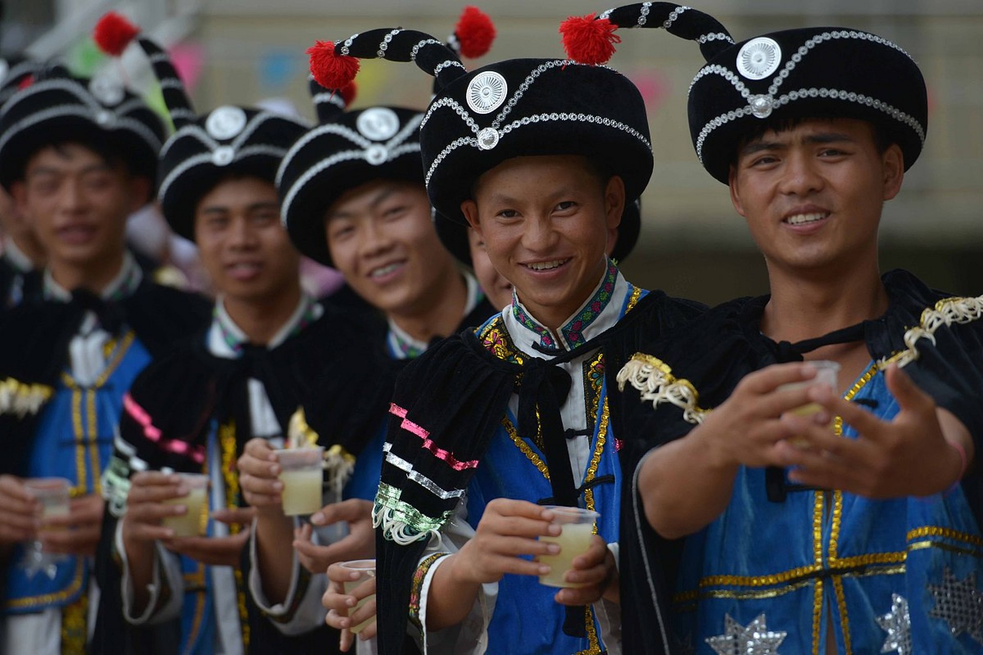 毛南族为中国山地民族,语属汉藏语系壮侗语族,通用汉文.