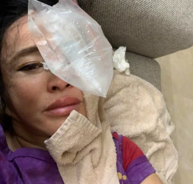 有种"自信"叫刘晓庆卸妆,67岁素颜照曝光,网友直呼吓一跳!